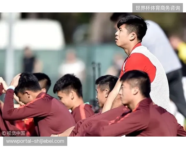 斯卡洛尼选择“功勋足球”引质疑，中场硬度与边路优势成卫冕隐患